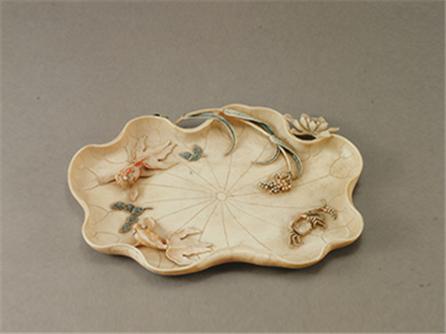  牙雕花卉虫鱼笔掭 清（1644-1911年）