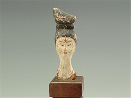  泥塑彩绘仕女俑头像 唐（618年-907年）